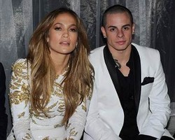Jennifer Lopez Cuma Dimanfaatkan Kekasih Berondongnya?