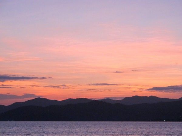 Menjemput Pagi di Laut Flores Barat