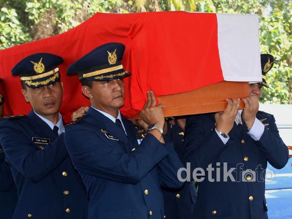 Mayor Heri Korban Fokker TNI AU Dimakamkan