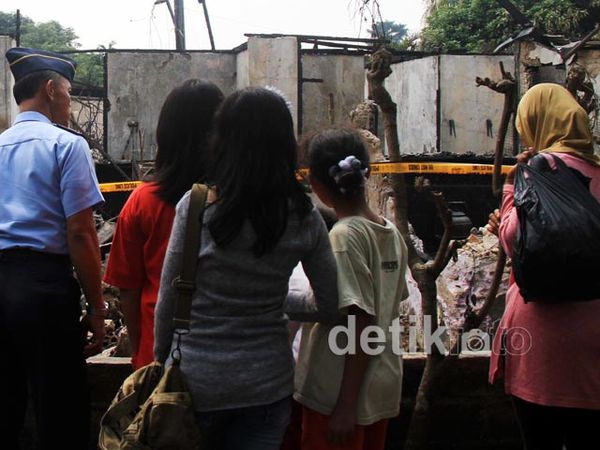 Lokasi Jatuhnya Fokker TNI AU Jadi Tontonan