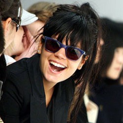 Lily Allen Benarkan Sibuk Garap Album ke-3