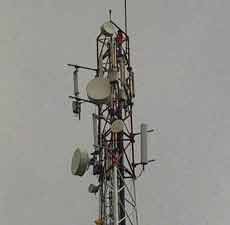 6 Jam Berlalu, Perempuan Panjat Tower Tidak Mau Turun