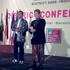 Eh, Dahlan Iskan Kenakan Batik