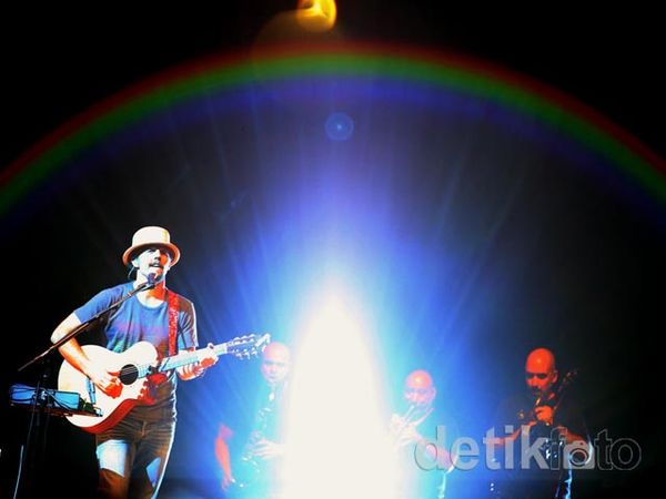 Konser Penuh Cinta Jason Mraz