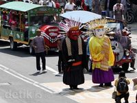 Ondel-ondel Ramaikan Pawai Budaya Nusantara