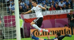 Jerman-Yunani: Adu Jeli Memanfaatkan Strategi Lawan