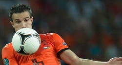 Tampil Buruk di Piala Eropa, RVP Dibela Wenger