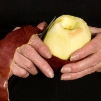 Kulit Apel Bisa Mencegah Kegemukan