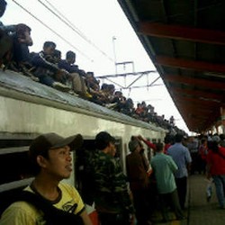 Penumpang KRL Minta KNKT Turun Tangan Atasi Tingginya Angka Kecelakaan