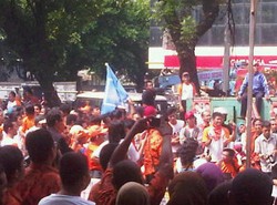 Ada Bendera PAN di Tengah Massa Pendukung Hidayat-Didik