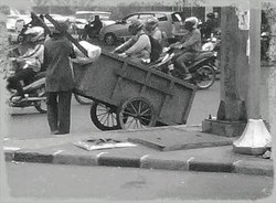 Menunggu Jalanan Sepi