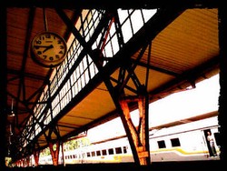 Suatu Pagi di Stasiun Senen