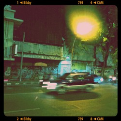 Grafiti Urban di tengah keramaian kota