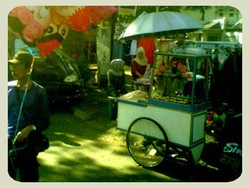 Jajanan pinggir jalan