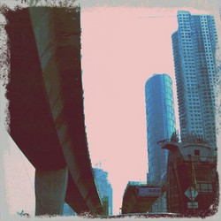 ada gedung ada jalan layang