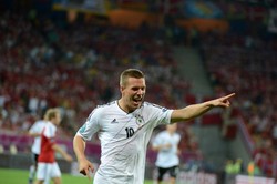 Podolski: Jerman Hadapi Inggris? Tak Masalah