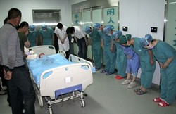 Penghormatan Terakhir Tim Dokter pada Sang Bocah Pemberi Harapan