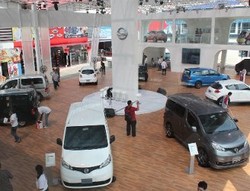 7 Trik Ampuh Belanja Mobil dan Motor di Pameran