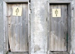 Tips Memakai Kamar Mandi Umum Saat Traveling