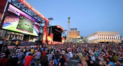  Panasnya Tos-tosan di Tengah Malam nan Dingin di Kiev