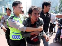 Bukkk...Copet Bonyok Dihakimi Massa