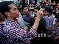 Jokowi Jadi Sales Kartu Pintar & Sehat