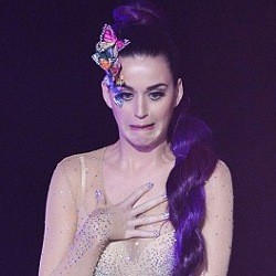 Selundupkan Musik Rock, Katy Perry Takut Digeledah Ortu