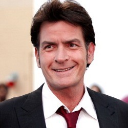 Wah, Charlie Sheen Dilirik Jadi Presiden AS di Machete Kills