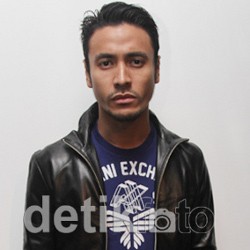 Ello Tak Trauma Gagal Nikah dengan Julie Estelle