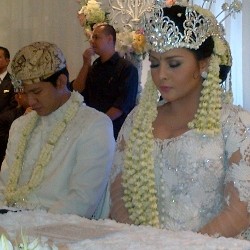 Audy dan Iko Uwais Resmi Jadi Suami-Istri!