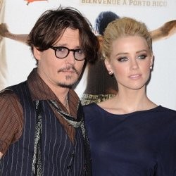Amber Heard Naksir Johnny Depp? Kenapa Tidak!