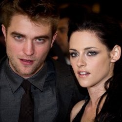 Robert Pattinson & Kristen Stewart Menikah Tahun Ini?