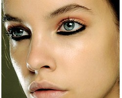 3 Variasi Membentuk Eyeliner di Bawah Mata