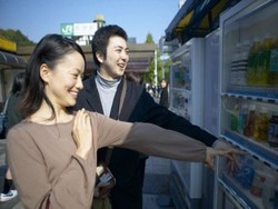 Niat Mencuri Soda, Tangan Remaja Ini Malah Terjepit Mesin