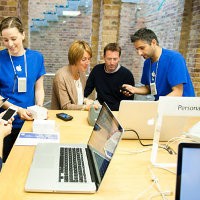 Karyawan Apple Store Dicuci Otak?