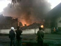 Gudang Mainan di Raya Dupak Rukun Terbakar