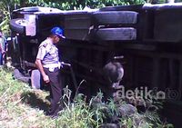 Bus Pengantin Terguling, 1 Orang Tewas