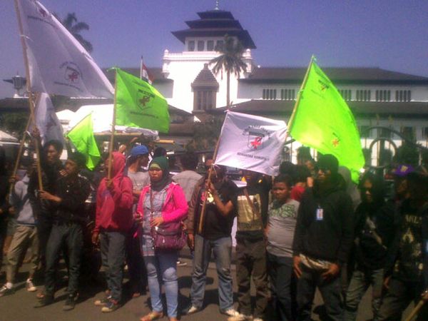 Demonstran Keluhkan Pelayanan RSHS