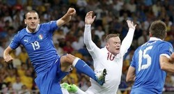 Strategi Bertahan Inggris Justru Bikin Rooney Tak Berkutik