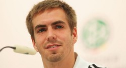 Line-up Jerman Dibocorkan, Lahm Berang