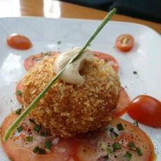 Uniknya Salmon Cake yang Crunchy