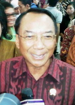 Jero Wacik Bangga Tak Dapat Rapor Merah di Kementerian ESDM