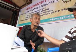 Cuma di Indonesia, Sarjana Hukum Jadi Tukang Gigi