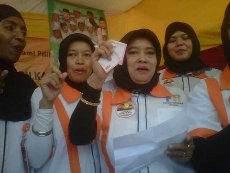 Timses Nara Sawer Rp 200 Ribu ke Ibu-ibu Ciracas, Panwaslu Protes