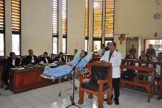 Nenek Terbaring di Ranjang Disidang, Loena Pernah Pingsan di LP