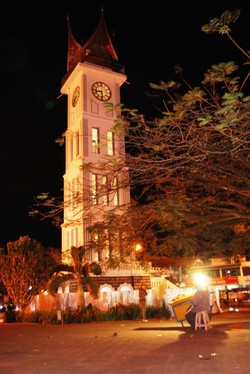 Kacang Rebus, Si Penghias Jam Gadang Bukittinggi