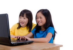 Agar Anak Berselancar Dengan Tenang di Dunia Maya