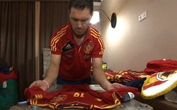 Antonio Guerra: Jersey Xavi, Kaus Kaki Iniesta & Sarung Tangan Casillas