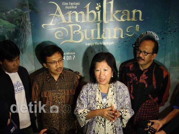 Marie Elka Nobar Ambilkan Bulan