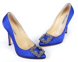 Sepatu Impian Wanita Indonesia: Stiletto Biru Manolo Blahnik